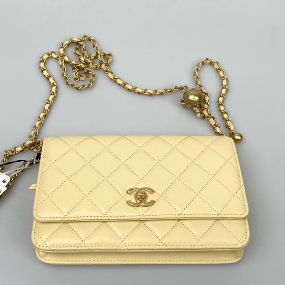 NIB Chanel 21C pearl crush wallet on chain WOC yellow - Picture 12 of 16